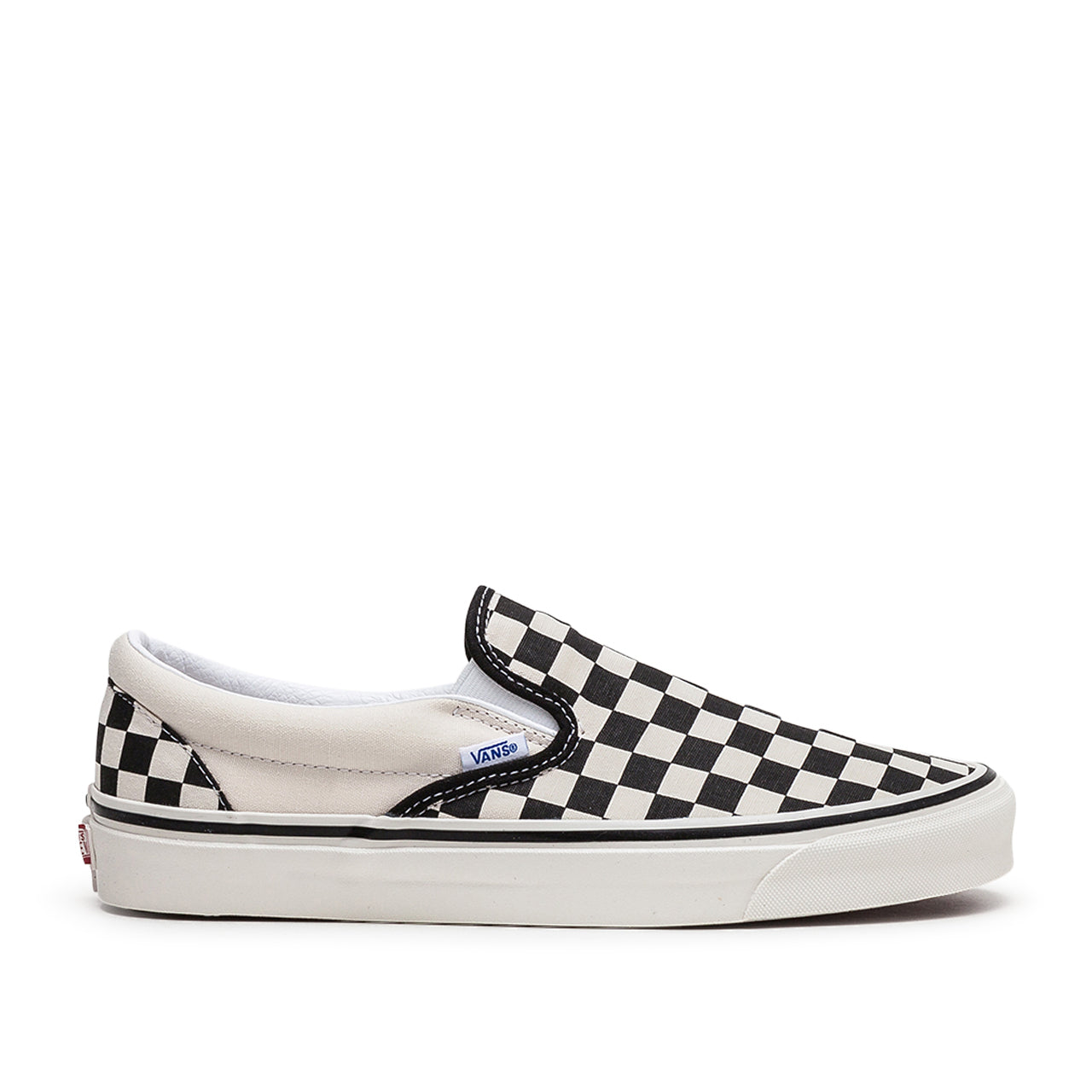 Vans UA Classic ComfyCush Slip-On (Black / White)