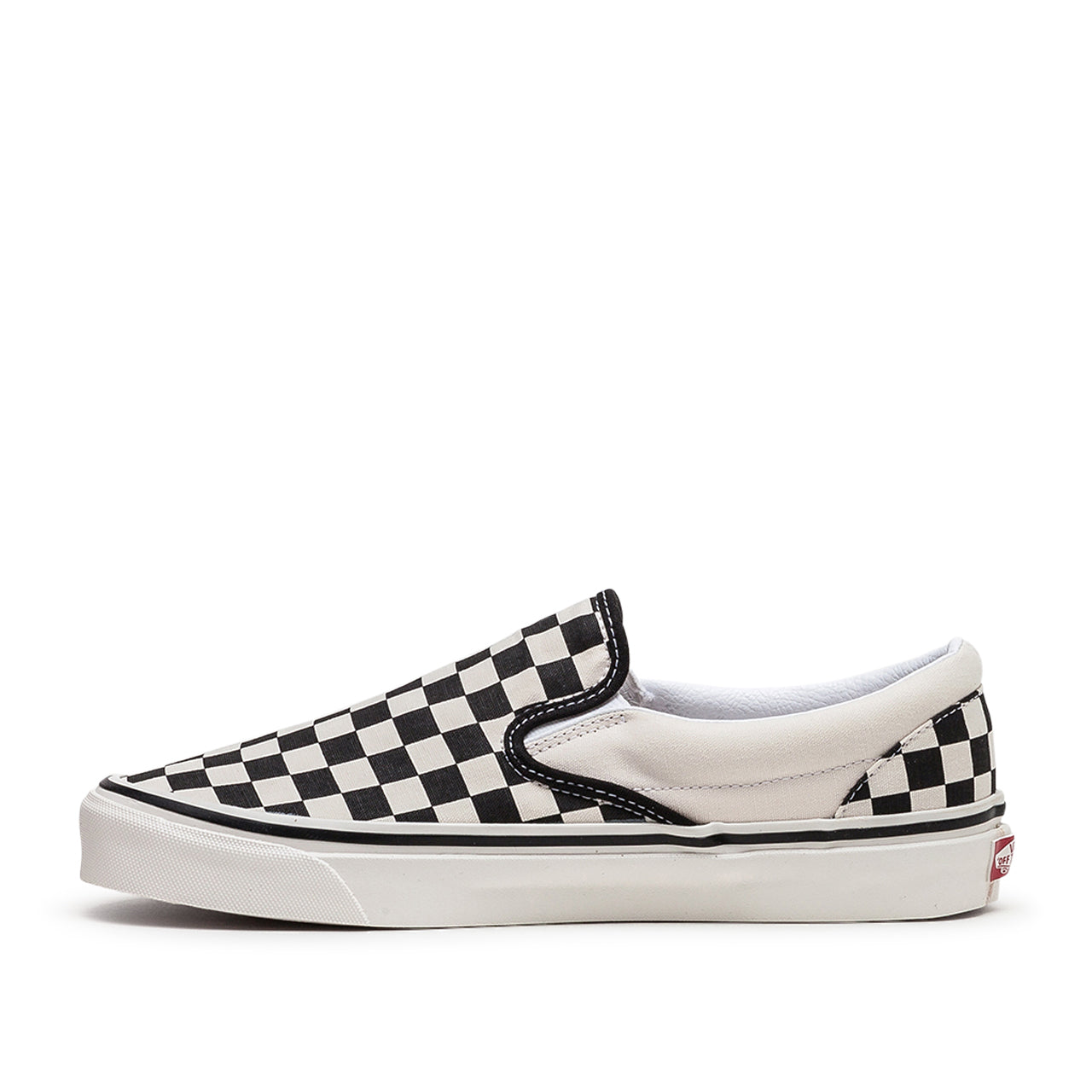 Vans UA Classic ComfyCush Slip-On (Black / White)