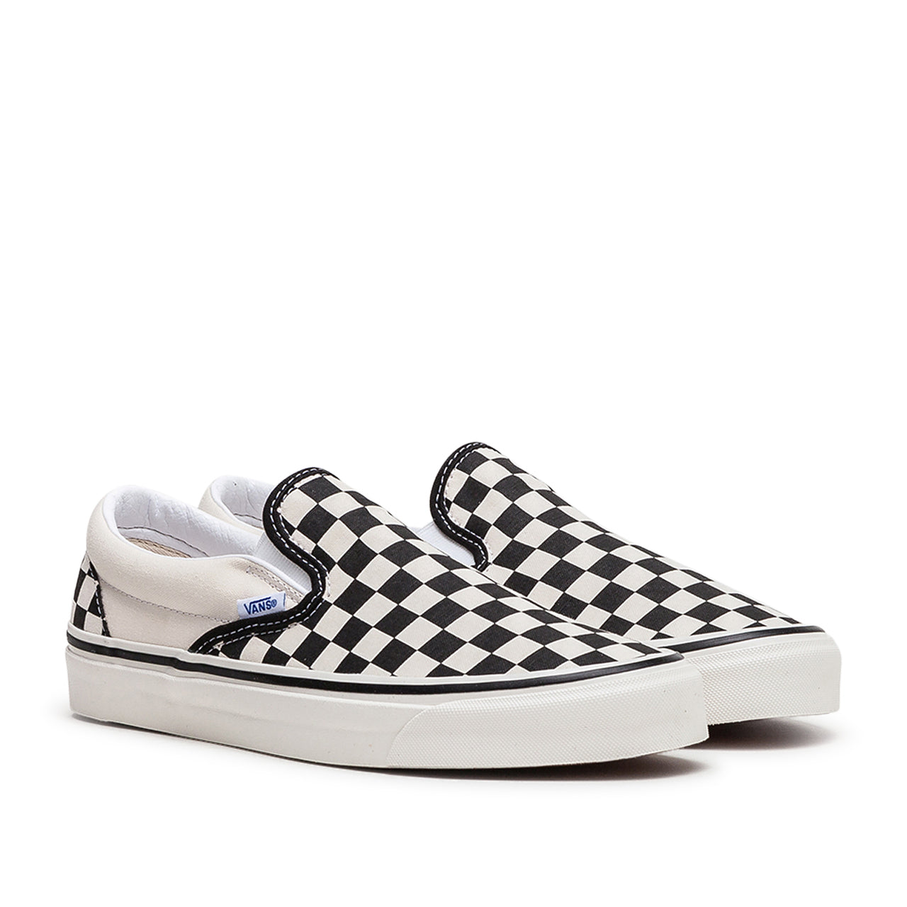 Vans UA Classic ComfyCush Slip-On (Black / White)