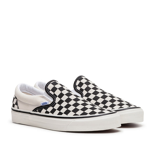 Vans UA Classic ComfyCush Slip-On (Black / White)